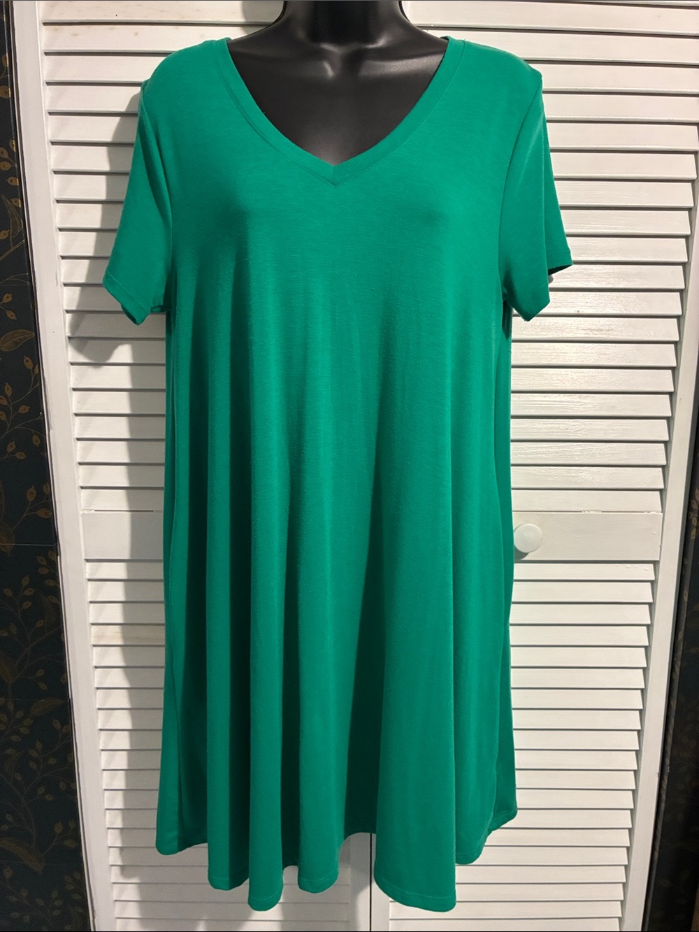Zenana Outfitters V-Neck Swing Tunic in Emerald